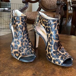 Louise et Cie leopard print booties, like new.